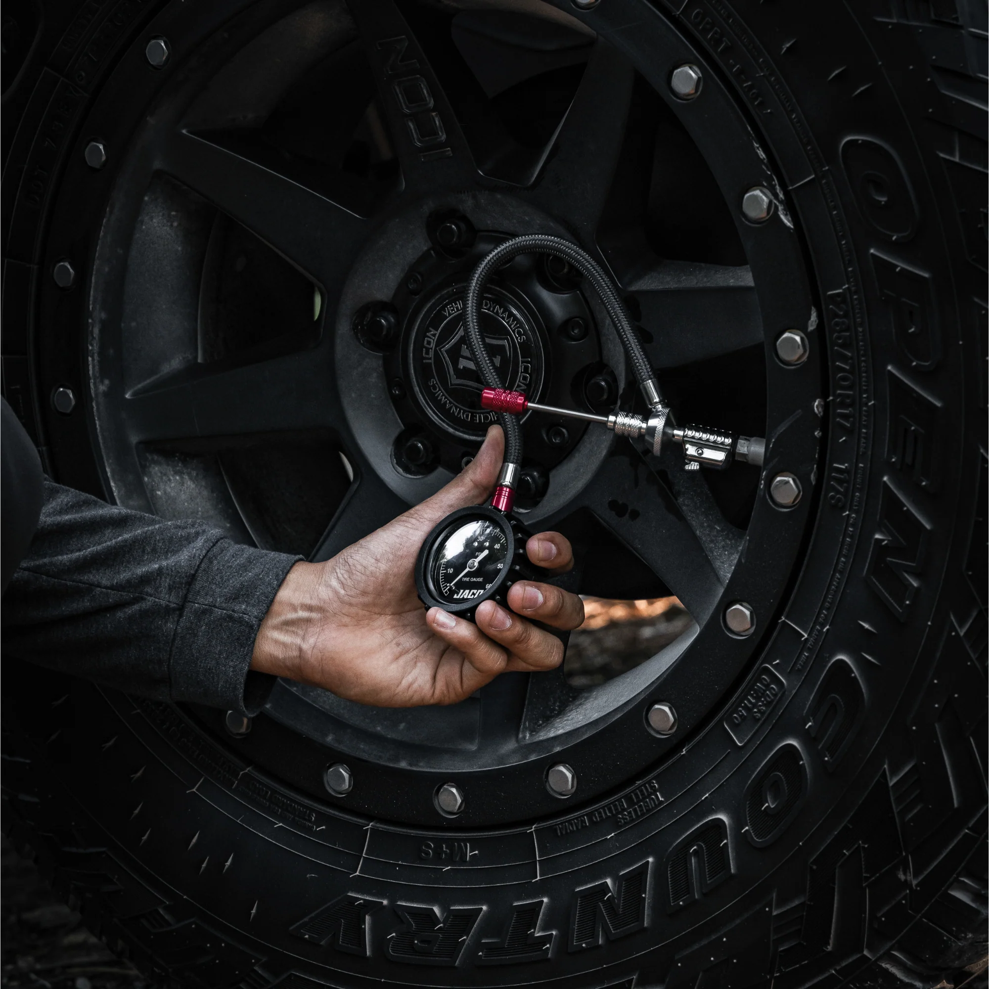 Lightning™ RX4 Tire Deflator with Gauge - 60 PSI | Quick-Connect Rapid Air Down Tool for Off Road 4x4 - Image 5