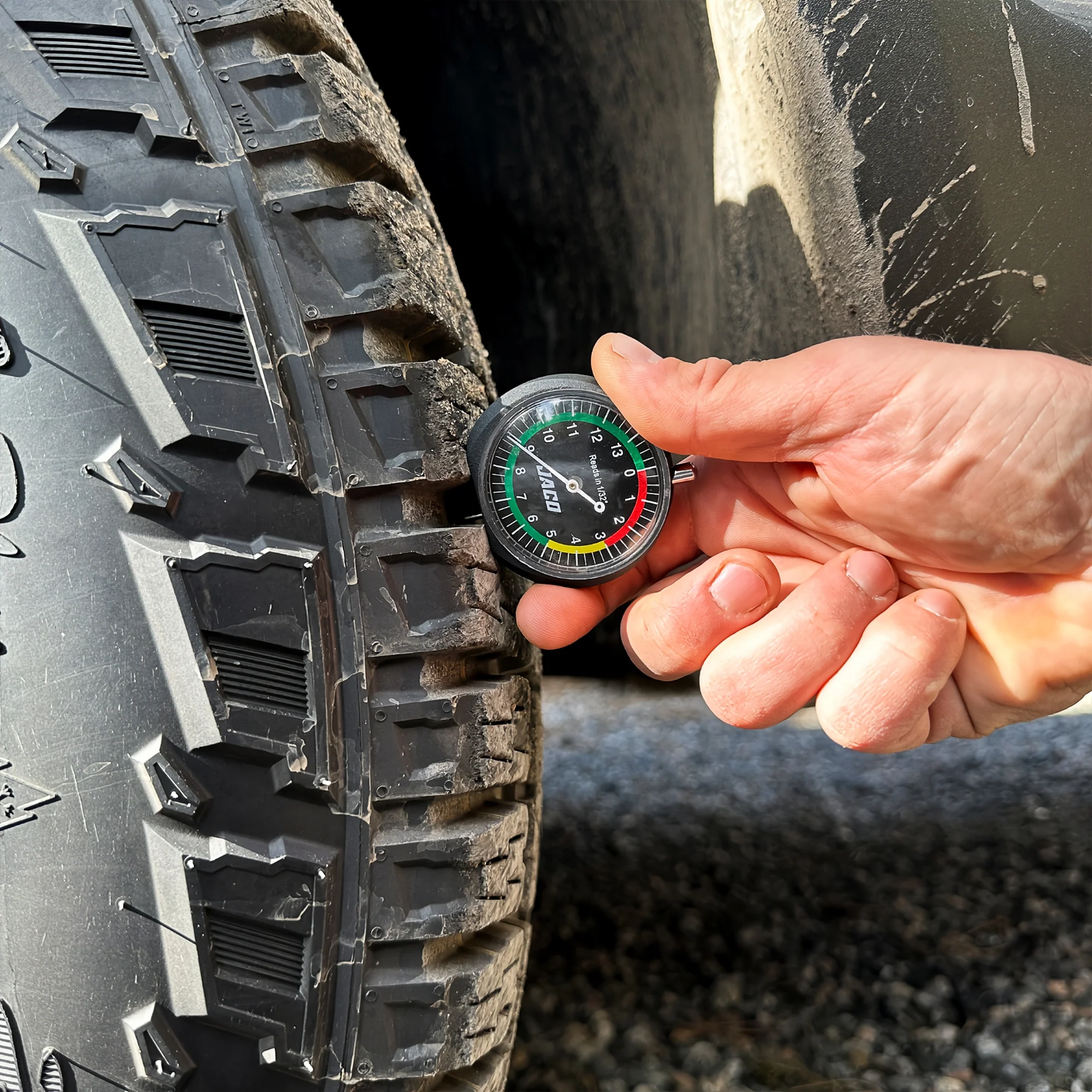TreadPro Tire Tread Depth Gauge, Dial Type (Reads in 1/32 inch) - Image 4